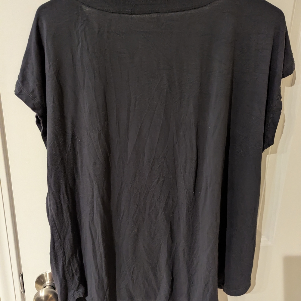 LOFT Women's Tshirt - Picture 3 of 3